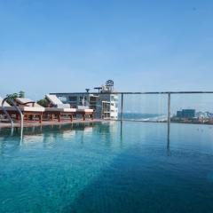 Sofiana My Khe Hotel & Spa- Rooftop Pool Bar