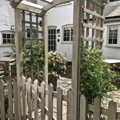 Courtyard Cottages Lymington, 2 Adults only