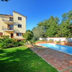 Apartments with pool Albina