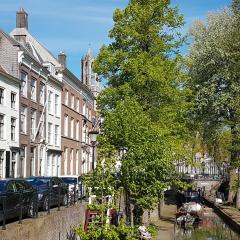 Large Historical Apartment & Canal Terrace