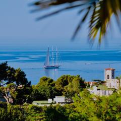 THE ADDRESS CASSIS