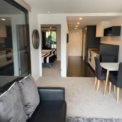 Midnight Luxe 1BR 1Bath Apartment 104 in the heart of Braddon Pool Sauna Secure Parking Wine WiFi