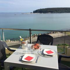 Une terrasse sur la mer