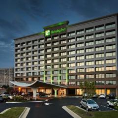 Holiday Inn Alexandria at Carlyle, an IHG Hotel