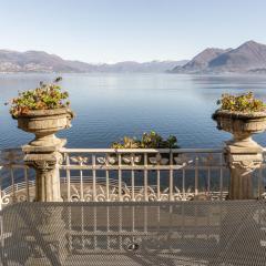 Villa Niobe - Exclusive Lakefront Apartment With Private Beach