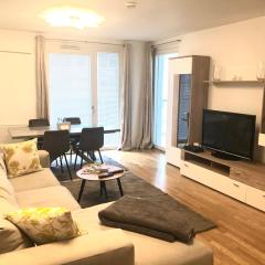 Amazing Austria Center Apartment near UNO City