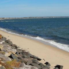 P-Town 2br Beach Beauty on the Bay. Water View!