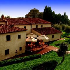 Sovana Hotel & Resort