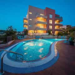 Luxury Apartment Black&White with Pool