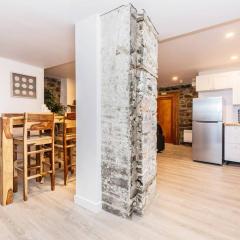 Modern Meets Rustic- 2 Bedroom in Old Quebec