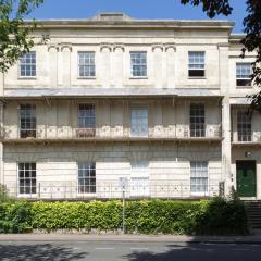 Judges Lodgings Hotel Apartments Gloucester Docks with Secure Parking