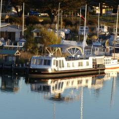 Swamp Fox luxury 2BR Dutch Barge