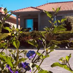 Casa con jardín al lado de Playa Hío