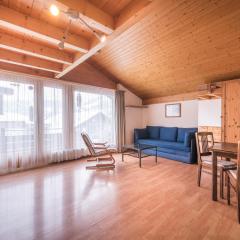 Central Wengen Wonderland: Mezzanine Studio for 4