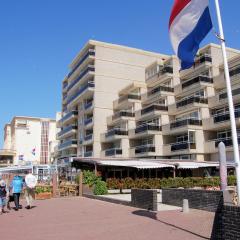 Apartment at the promenade and beach