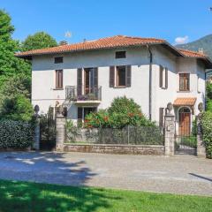 VILLA LAGO GROUND FLOOR- Pet friendly stay-private garden-parking-Lake view - Bike friendly holiday house