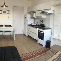 609-Apartamento Decorado Encantador, mobiliado, amplo com 1 vaga de garagem, excelente localização no Rebouças