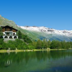 Chalet Sul Lago Hotel In Montagna