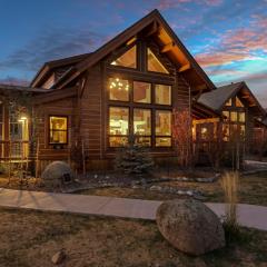 Cozy & Relaxing Indoor Outdoor Fireplace, Jacuzzi and BBQ grill