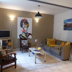 Chez Jean - Newly renovated air-conditioned flat at the foot of the ramparts, 4 people