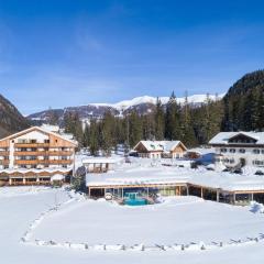 Hotel Dolomitenhof & Chalet Alte Post