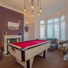 By Lushlets - Riverside City Centre House with Hot tub and pool table - great for groups!