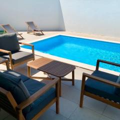 New and modern 3 bedroom Villa with private heated pool near Nazaré