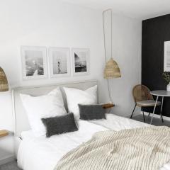 Seaside Rooms - Zentrales Design-Apartment mit Balkon & Parkplatz - 2 Minuten zum Strand