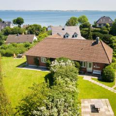 Seeblick II - gemütliche 60qm - ganzes Haus - 50m zum Naturstrand - mit Terrasse und großem Garten