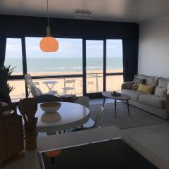 Panoramic Seaview Apartment with free private garage