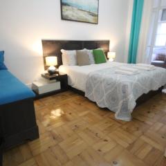 Ocean M1 R4 - Large Double Room with shared Bathroom in City Center