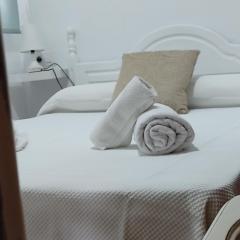 Apartamentos Bolonia - M a n u e l a