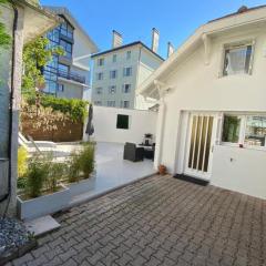 Tiny House - town house in the centre of Annecy terrace & air conditioning