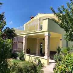 Five bedroom house near sandy beach Villa Major