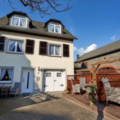 Ferienwohnungen Eifelstuben mit Charme - am See, nahe Burg