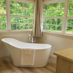 Farm House stay with soaking tub and hot tub barn