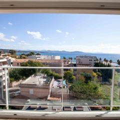 Très beau T2 climatisé refait à neuf, vue mer panoramique exceptionnelle à 120m à pied de la plage