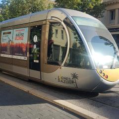 NEW CHEAP PRIVATE ROOM, KITCHEN , OVERWIEUW sea,TRAM on spot, 12 minutes from nice train station with tram , beach in 17 min tram , CHAMBRE PRIVÉE pas cher, cuisine équipée , tram sur place, APERÇU mer, 12 min de la gare de Nice avec le tram, 17 min plage