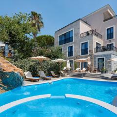 Moderna Luxury Apartments with HEATED pool