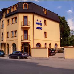 Attic Hotel