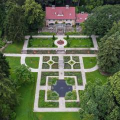 Amsterdamgarden - stunning garden villa with pool close to Amsterdam