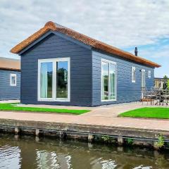 2 Bedroom Amazing Home In Giethoorn