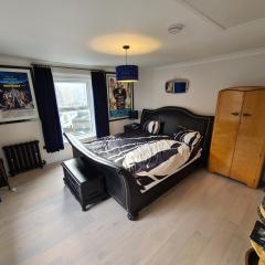 Southsea Royale Studio, James Bond, Parking, Seafront