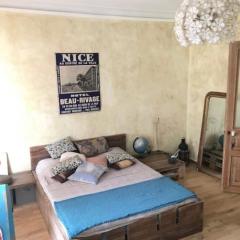 Great and light private room in the heart of Nice