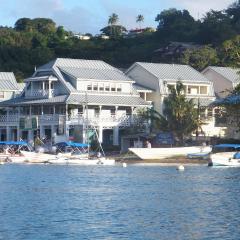 Superb Split Level Waterside Apt, Marigot Bay, St Lucia WI