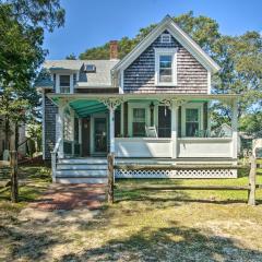 Charming MV Cottage Walk to Dtwn Oak Bluffs!