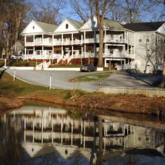 Acorn Hill Lodge and Spa