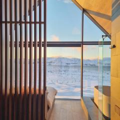 Iceland Lakeview Retreat