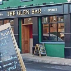 Central 2 Bed Apartment Above Great Derry Pub