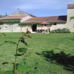 Gîte authentique avec piscine, proche nature et activités, rénové et confortable, jusqu'à 6 pers. - FR-1-426-96